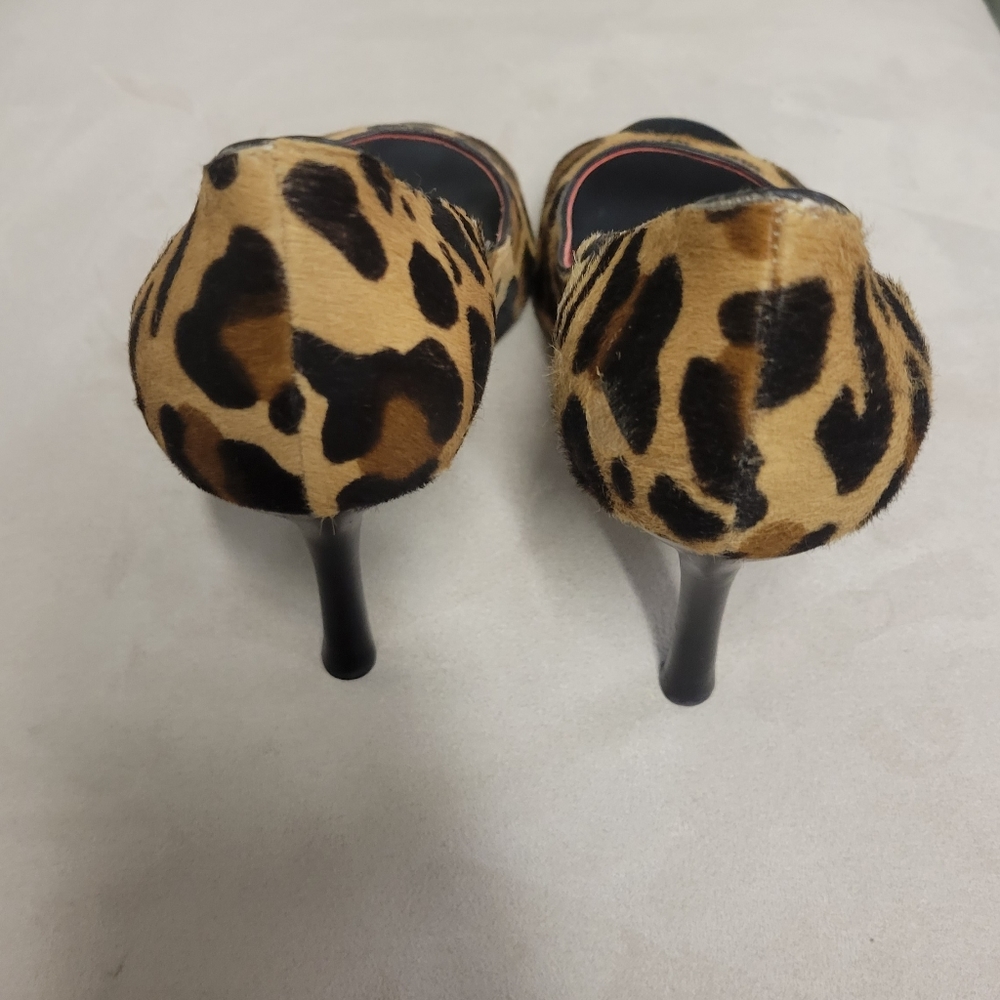 St. Johns Tiger Print Women's Shoes, Never Worn, Size 7 1/2B - Picture 3 of 5